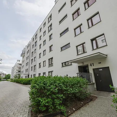 Wilda Chic By Bookinghost *