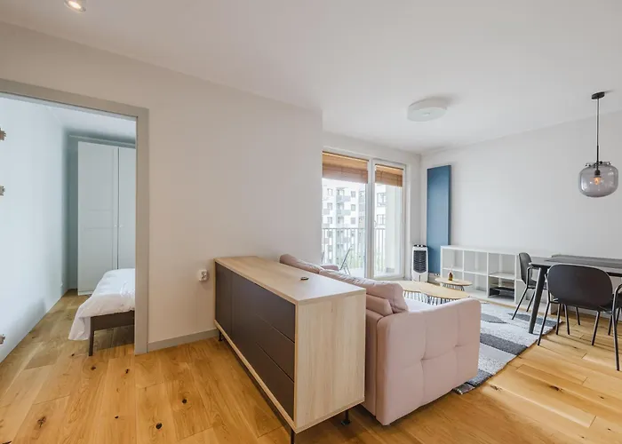 Wilda Chic By Bookinghost *